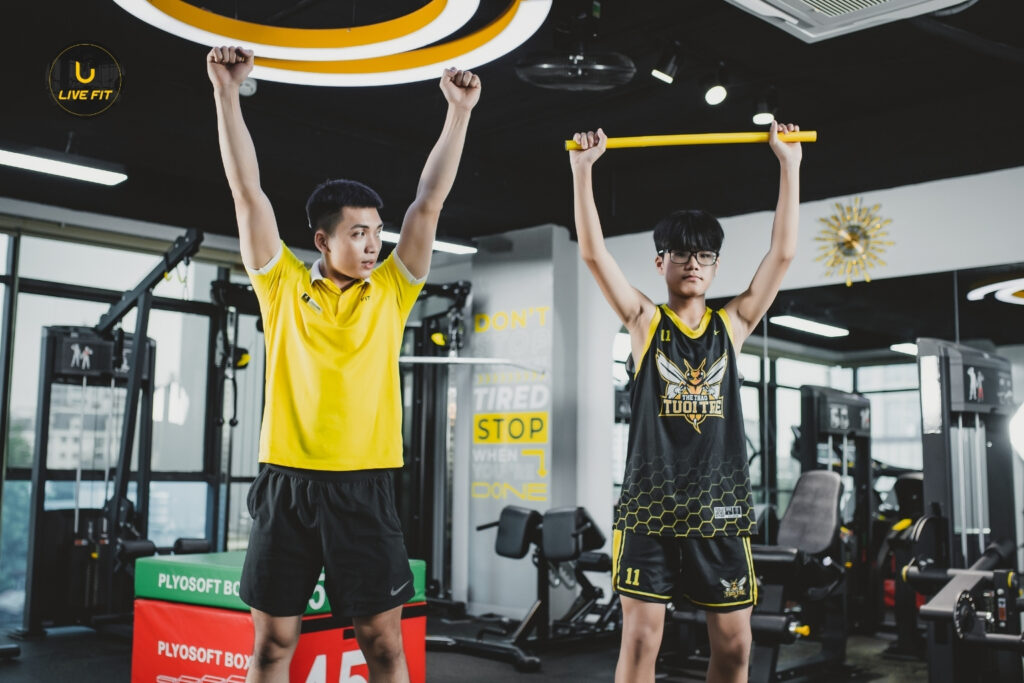 Trẻ ngồi học sai tư thế có thể gây ra những ảnh hưởng gì?