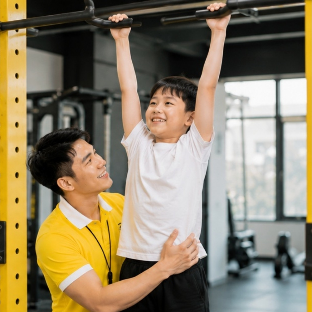 PT tập cùng bé trong bài tập tăng chiều cao