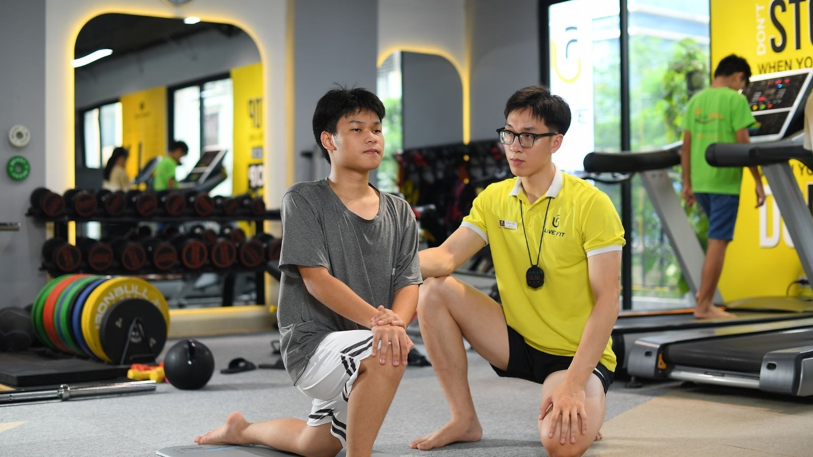 Các bạn nhỏ tập luyện vận động trong giai đoạn dậy thì